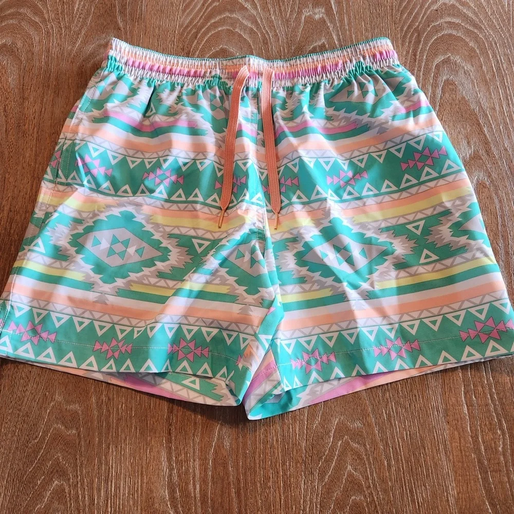 NWOT CHUBBIES Men’s‎ Size Small 5’5”Aztec Tribal Pastel Print Swim Shorts
